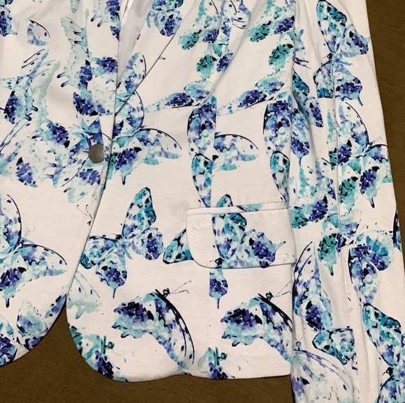 Butterfly blazer. White and Blue. Reitmans. Size 6. Petite - Picture 3 of 3